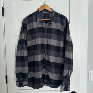 Oakley Men's Black & Gray Plaid Button-Up Shirt Size XXL